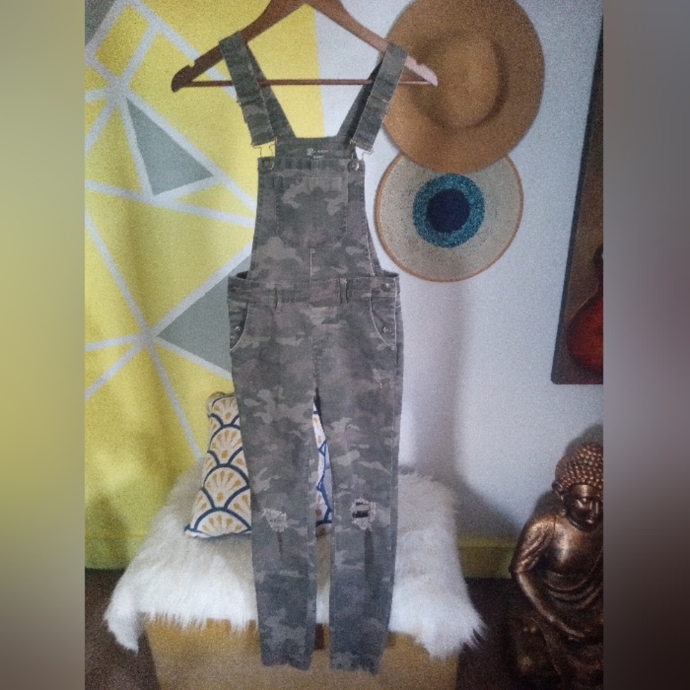 Army print overalls